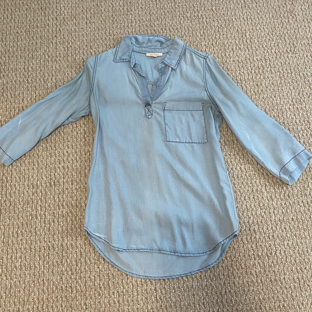 Skies are Blue Chambray Top size XS roll tan 3/4 sleeves soft V-neck casual EUC